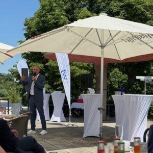 Rede beim Gründerpreis im Sommer in Dessau am Kornhaus.